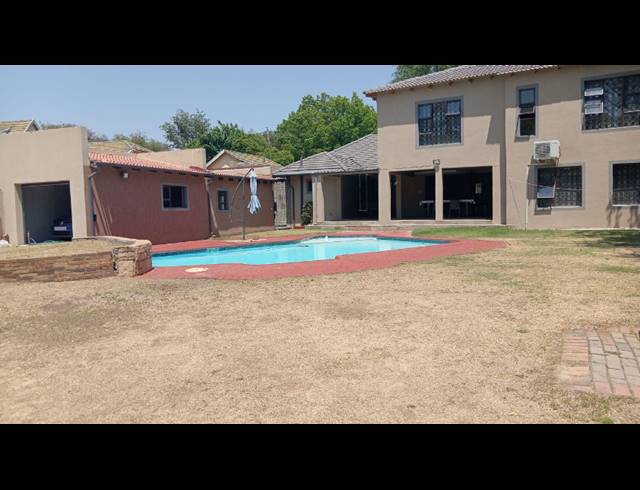 6 BEDROOM HOUSE FOR SALE IN MONDEOR